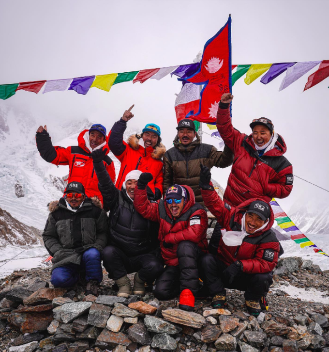 K2 – DA DESIO AI NEPALESI K2 – DA DESIO AI NEPALESI